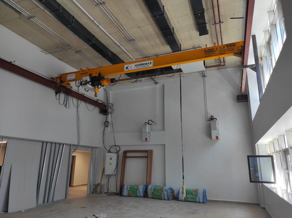 SINGLE GIRDER OVERHEAD CRANE